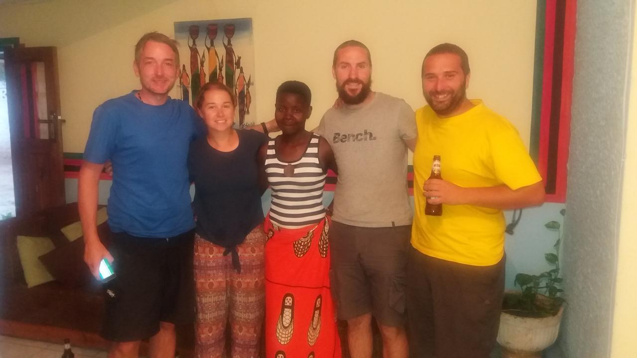 הוסטל לוסקה Kumunzi Backpackers מראה חיצוני תמונה