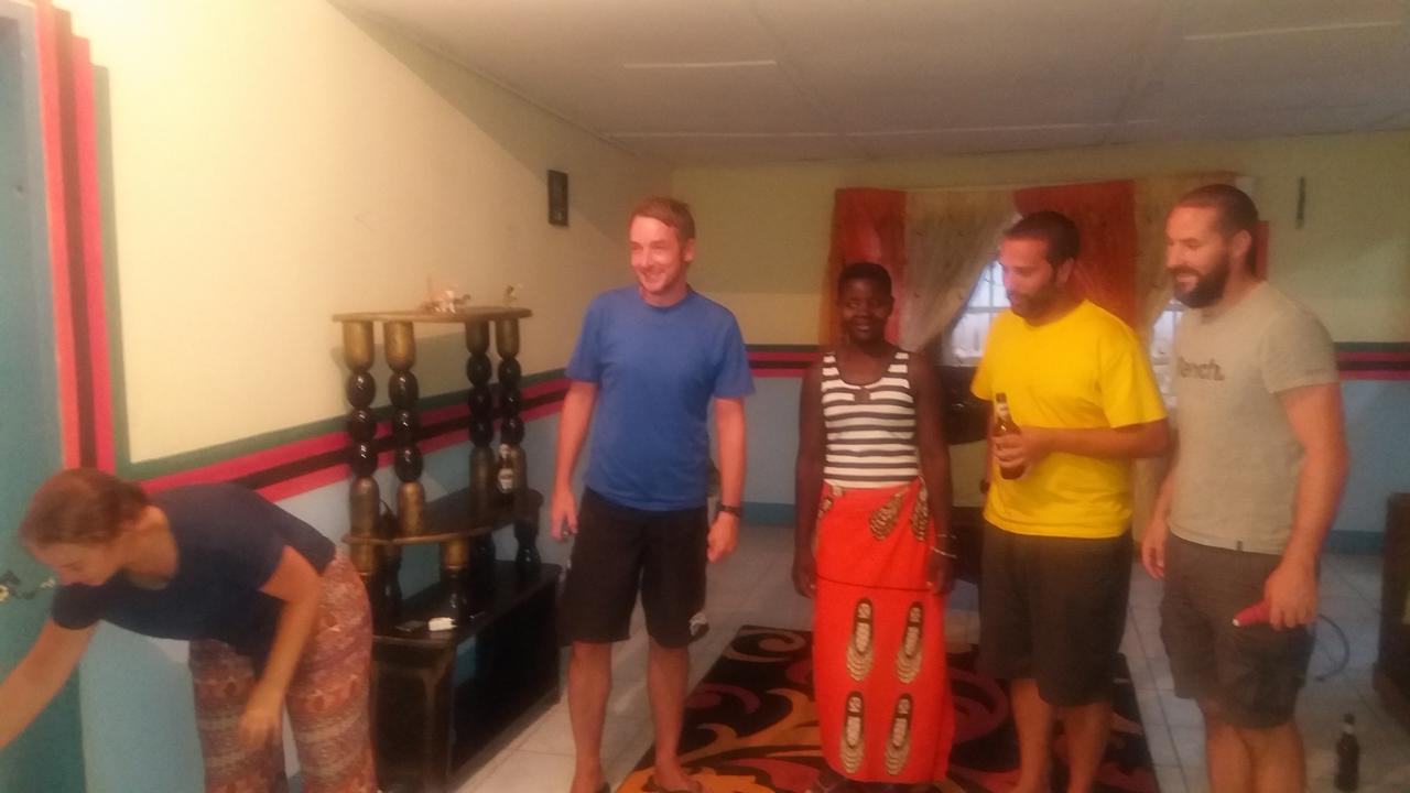 הוסטל לוסקה Kumunzi Backpackers מראה חיצוני תמונה