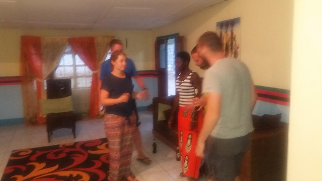 הוסטל לוסקה Kumunzi Backpackers מראה חיצוני תמונה