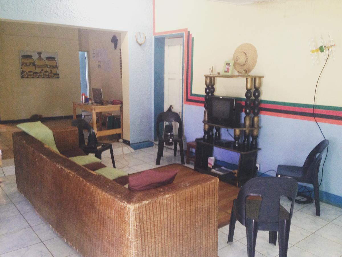 הוסטל לוסקה Kumunzi Backpackers מראה חיצוני תמונה