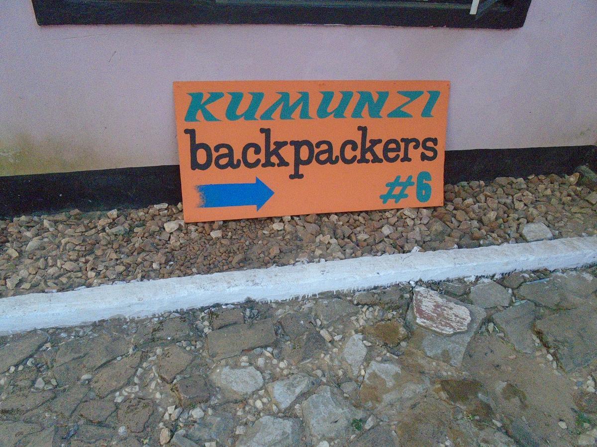הוסטל לוסקה Kumunzi Backpackers מראה חיצוני תמונה